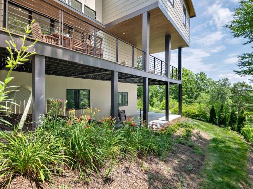 Alexander House | Luxe 5BR with Home Theater, Pool Table and Firepit