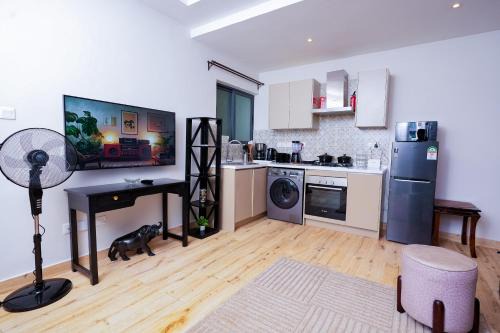 Westlands Apartment | Luxe Apartment For Business Travellers - High Speed WiFi 30mbps