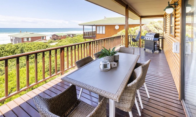 Bothastrand House | LUXE Beach House - STUNNING Sea Views - Beach 3min WALK - Heart of GARDEN ROUTE