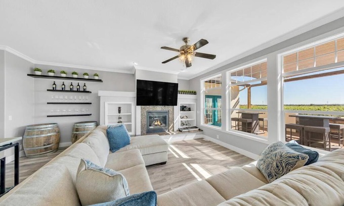 Clarksburg Apartment | Luxe & Comfy Vineyard Estate ~ Breathtaking Views!