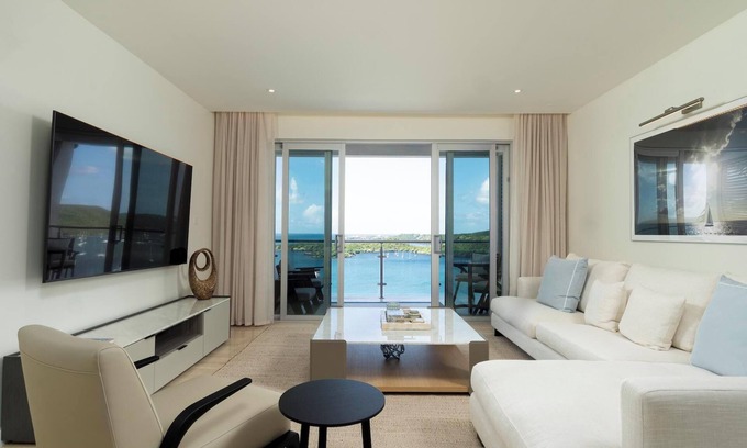 Calivigny Condo | Luxe Condo, Ocean Views and pool