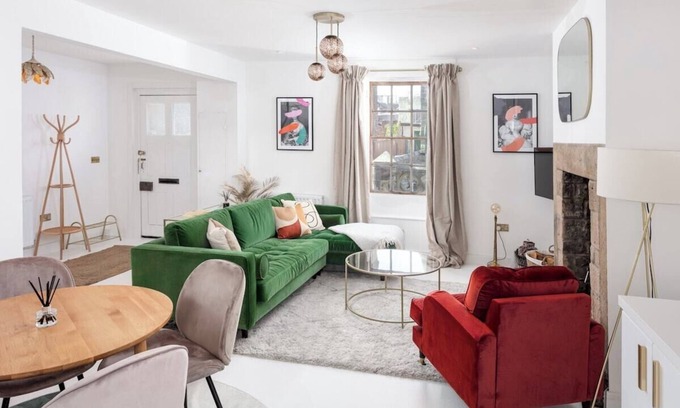 South Charlton House | Luxe Design - Grade II Cottage - Heart of Alnwick