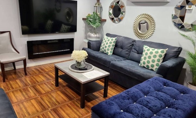 East New York Apartment | Luxe-Exquisite & Cozy-15 minutes to JFK Airport, 2-minute walk to L train to NYC