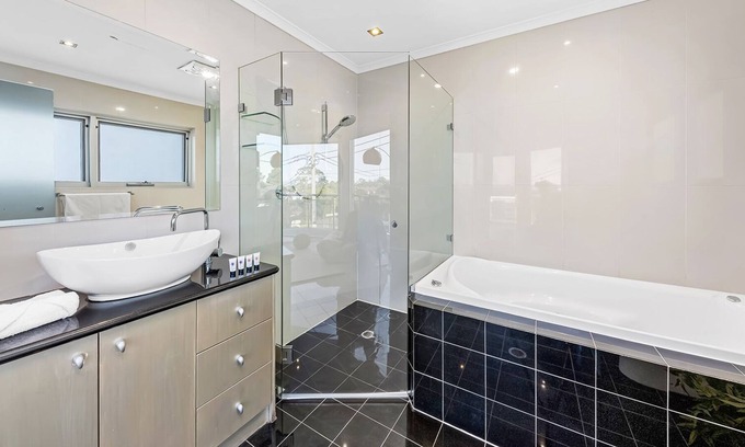 Ryde House | Luxe Five Bedroom House in Ryde