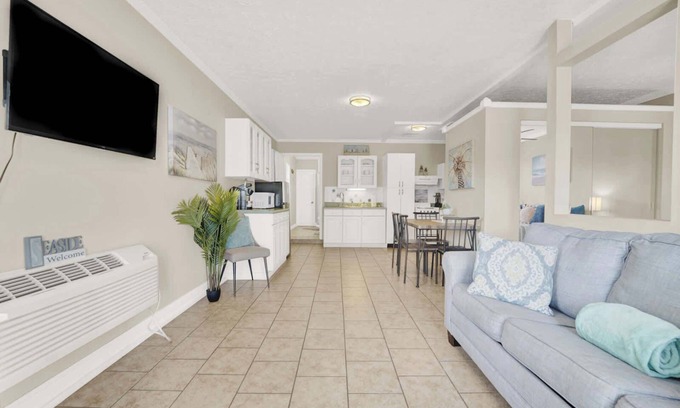 Lynn Haven House | Luxe Guest Suite Near The Emerald Coast of PCB