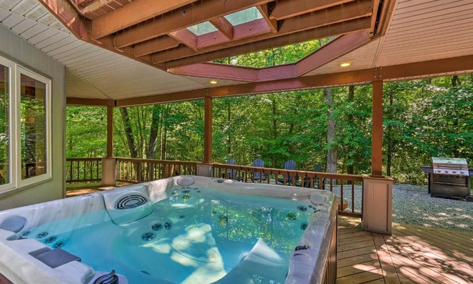 New Plymouth House | Luxe Hideaway Ranch with Hot Tub on 40 Acres!