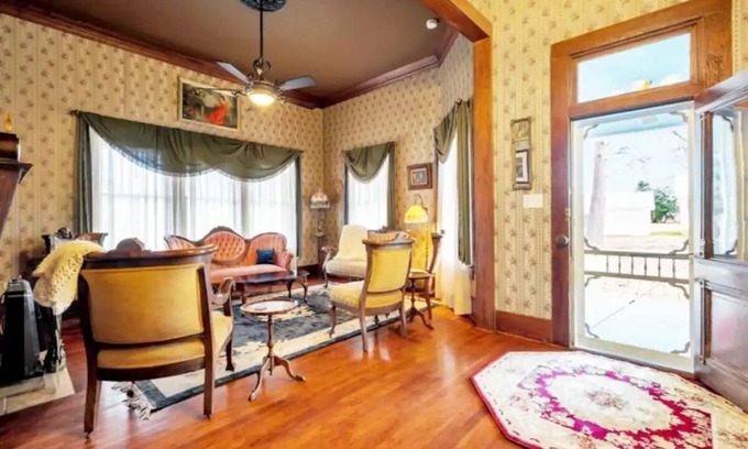 Hemphill House | Luxe Historic Private Getaway Minutes to the Lake!