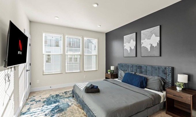 Charlotte House | Luxe King 3BR Townhouse - Mins to Uptown CLT!