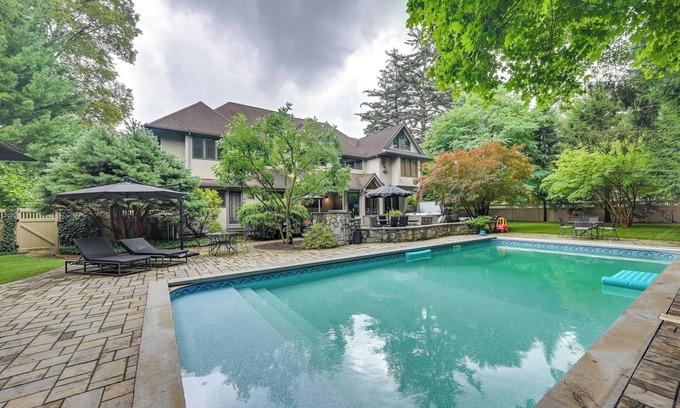 Longmeadow House | Luxe Longmeadow Estate w/Private Hot Tub