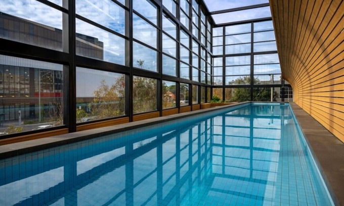 Doncaster Apartment | Luxe Modern I OPP Westfield I Pool I Gym I CarPark