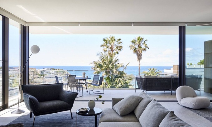 Tamarama House | Luxe Retreat - Pool, Spa, Sauna, Gym & Cinema
