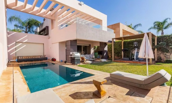 Hivernage Villa | Luxe Retreat Villa: 4 Bedroom Villa on Golf Course. Pet Friendly!