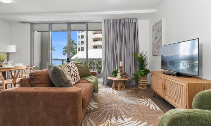 Cairns Central Business District Apartment | Luxe Retreat - Waterfront, Gym & prime Location