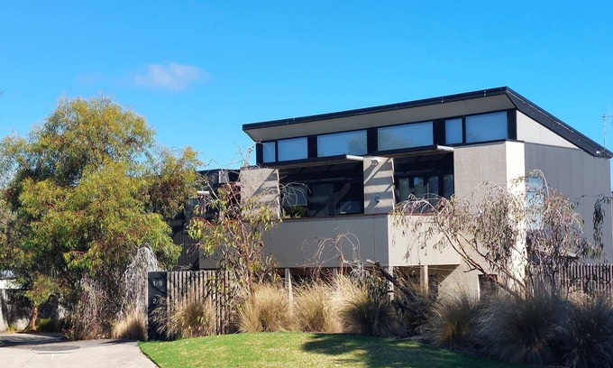 Inverloch House | Luxe Townhouse