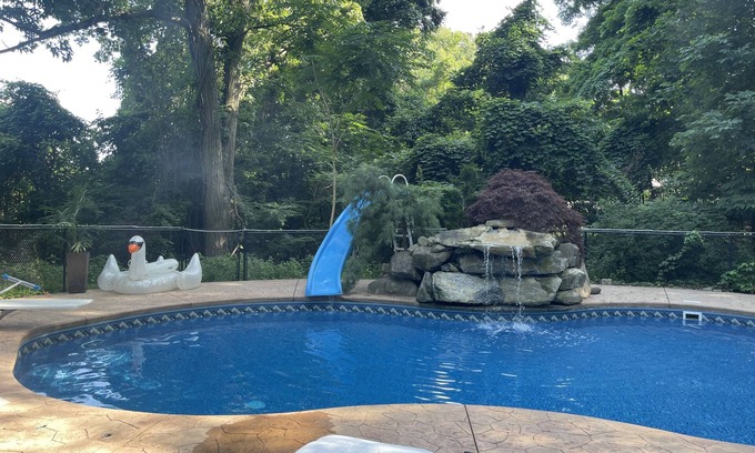 Mahwah House | Luxe Villa Private Heated Pool HotTub 30 Min to NYCn