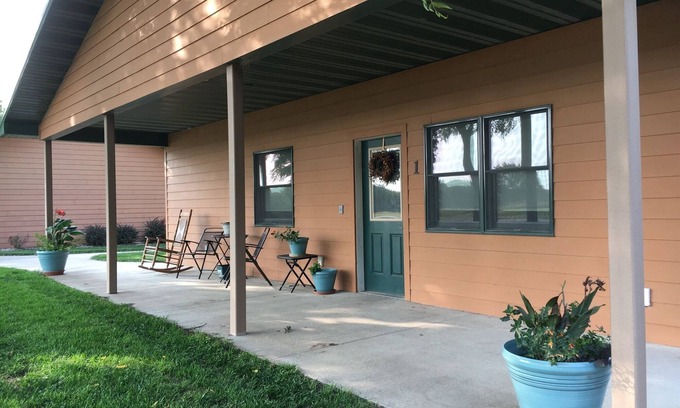 Clay County Cabin | Luxory Family Sized Central KS Cabin