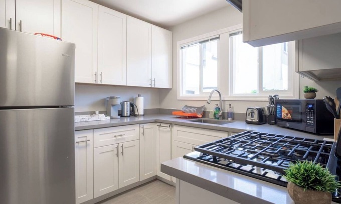 Burlingame Terrace Apartment | LuxoStays l! ! Lovely 2BR #SFO #Train #Laundry