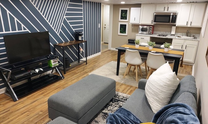Ashley Oaks House | ⭐ Luxurious 1 Bed 1 Bath Suite in West Knoxville ⭐