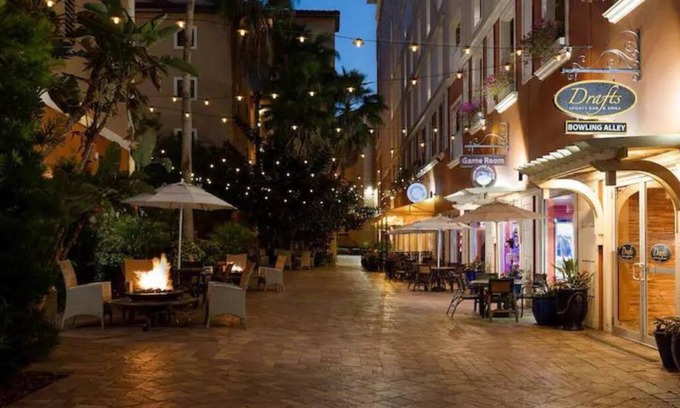Florida Central Atlantic Coast Apartment | Luxurious 1-Bedroom Suite near Disney with Lake Views & Resort Amenities!