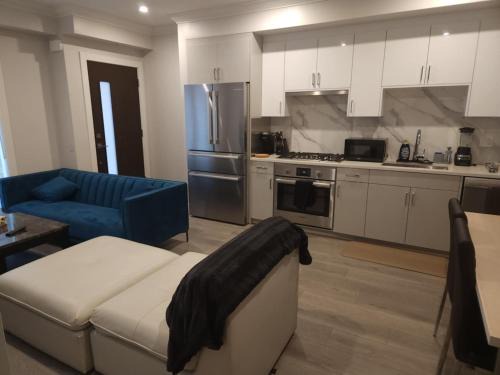 Marpole Apartment | Luxurious 2-Bed Condo - Ultimate Comfort Convenience for Corporate Stays