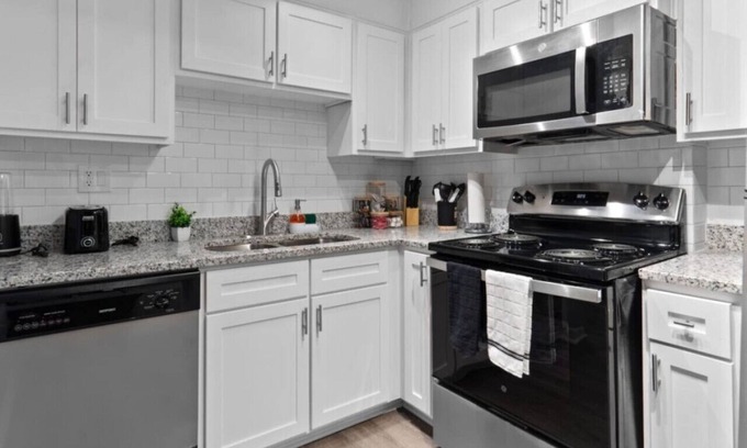Crabtree Apartment | Luxurious 2 Bed Suite - in Raleigh!