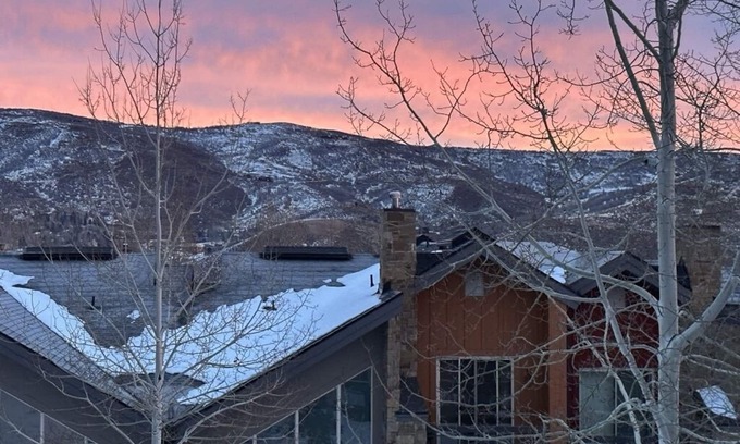 Pinebrook House | Luxurious 2-Bedroom, 3-Bath Condo in Park City - Your Ultimate Mountain Retreat!