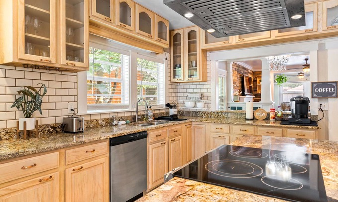 Tampa House | Luxurious 3 Bedroom, 2 Bathroom House in Center of Tampa