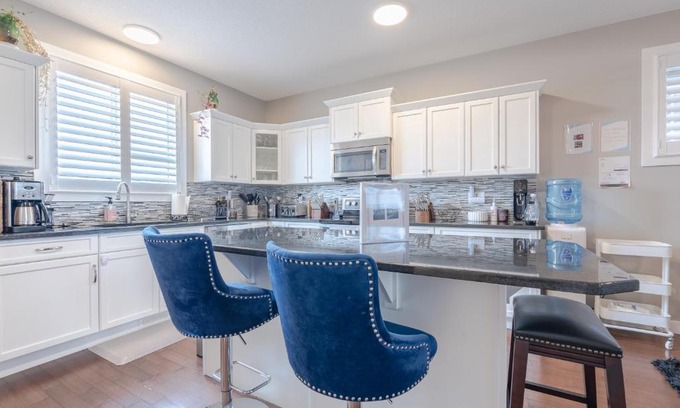 Cochrane House | Luxurious 3-Bedrooms with Office & Media Room