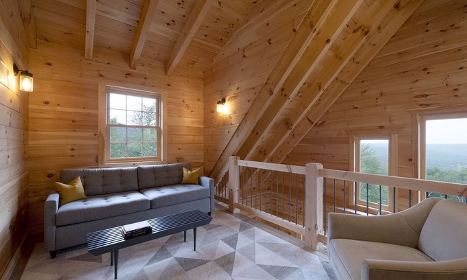 Town of Conesville Ski Chalet | Luxurious 3BR/2BA Chalet w/Panoramic Views Near Windham Mountain on 22+ Acres