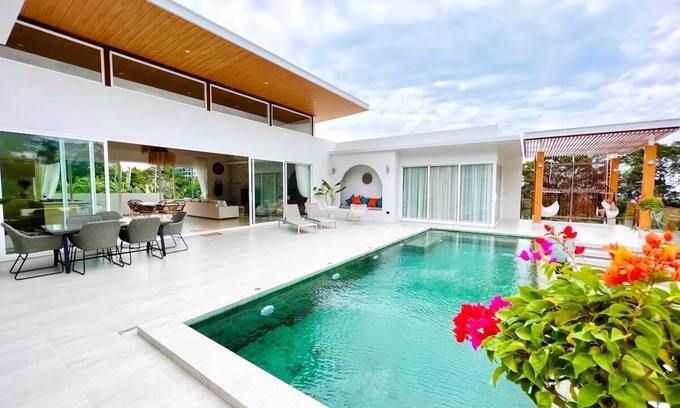 Maret Villa | Luxurious 4-bedroom villa near Chaweng Beach with private pool, mountain views, and WiFi