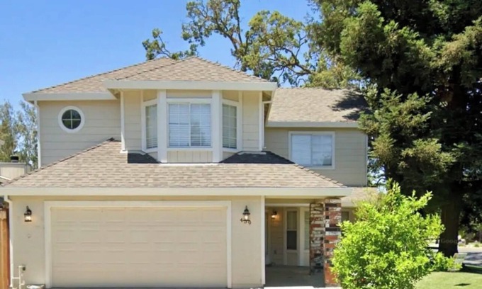 Pocket House | Luxurious 4-bedroom “Casa del Rio” house next to the Sacramento River