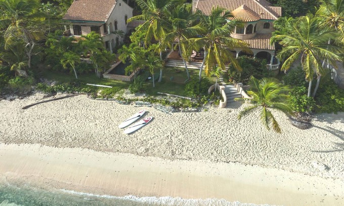 Maho Bay Quarter Villa | Luxurious 4 BR Beachfront Villa in Lower Peter Bay