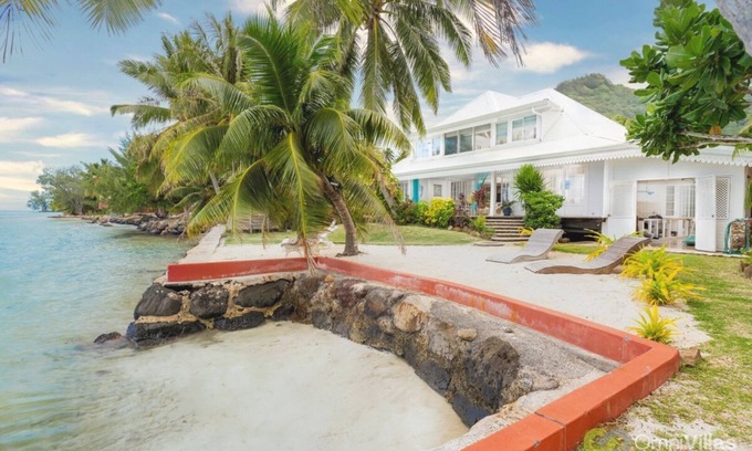French Polynesia House | Luxurious 4BR Villa S