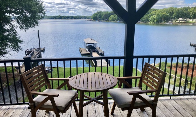 Southmont House | Luxurious 5 bed 3 1/2 bath lakefront home: private pier, 2 paddleboards, 2 kayak