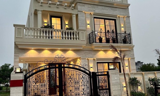 Medina Villa | Luxurious 5-bedroom villa with fitness room, WiFi in fabulous Madinah