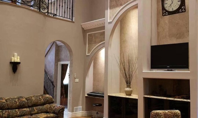 Lagoon City Villa | Luxurious 5 BR/3.5 BA Waterfront Over 5000 SqFt