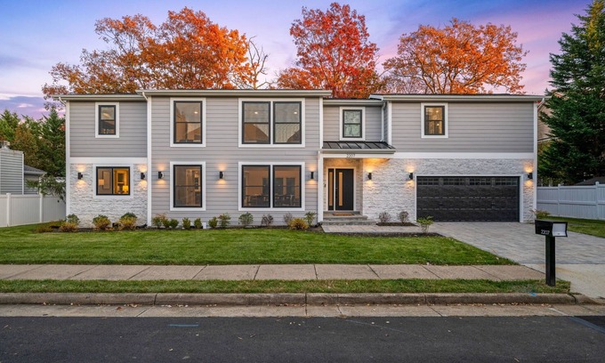 Tysons House | Luxurious 6BR Home ★ Heart of Tysons ★ Ideal for Families