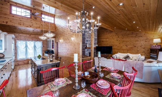 Orillia Cottage | Luxurious All-season Simcoe Lakefront Cottage