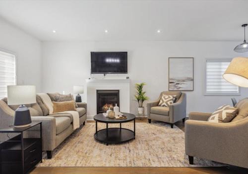 Innisfil Villa | Luxurious and Beautiful, Barrie