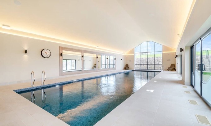 Hundall Ski Chalet | Luxurious and contemporary lodge with stunning countryside views.