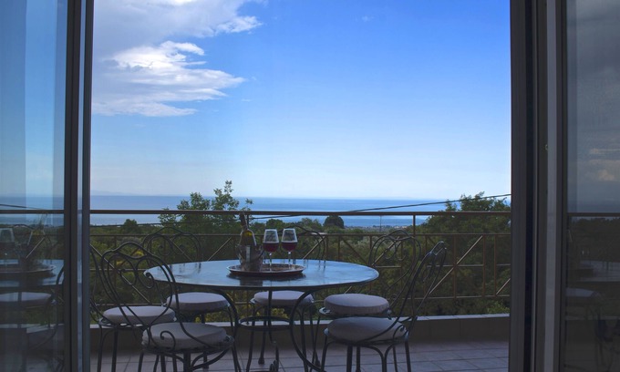 Dio-Olympos House | Luxurious apartment with stunning sea view.