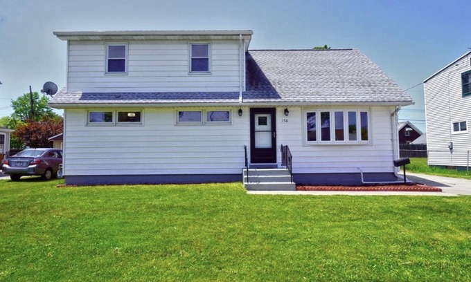 Cheektowaga House | Luxurious Apartment only few minutes away from UB & Buffalo Airport!