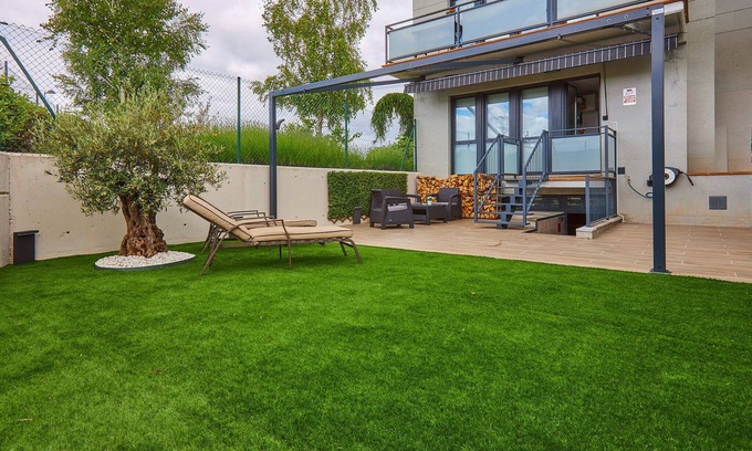 Ciruena Apartment | Luxurious apartment with garden and garage