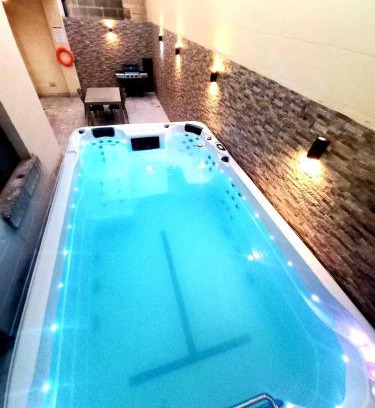 Nadur Apartment | Luxurious apartment with heated pool jacuzzi