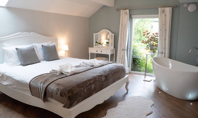 Bakewell Cottage | Luxurious Barn Conversion in the Peak District