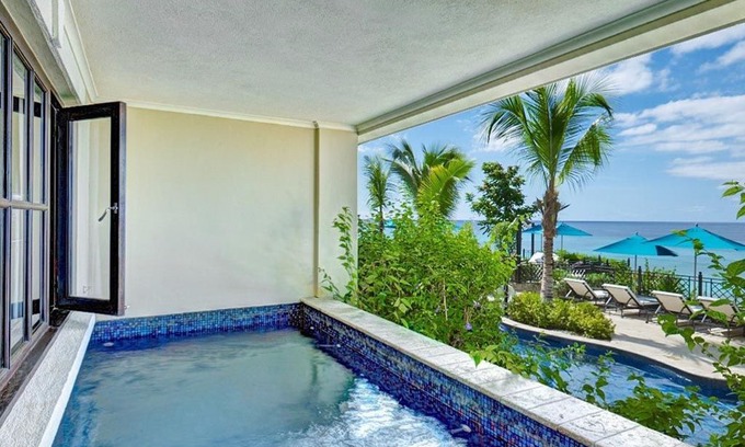 Durants Condo | Luxurious Beachfront Apartment