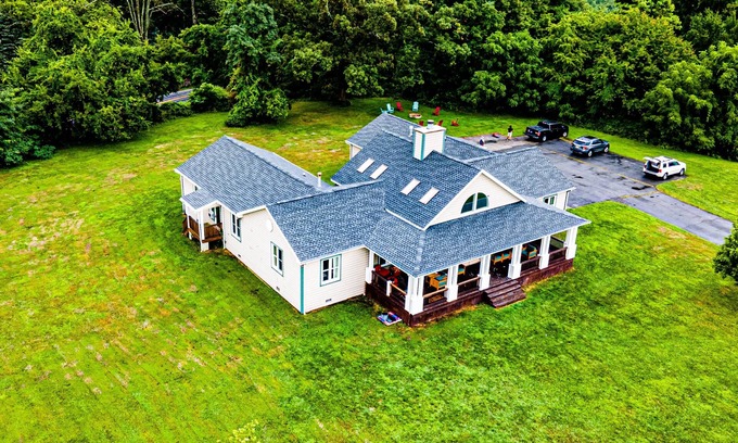 Waynesboro Villa | Luxurious Beautiful Mountain Top Retreat
