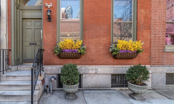 Center City Apartment | Luxurious Bi-Level Suite in a prime location