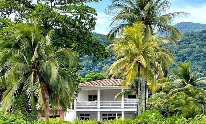 Praia de Barequecaba House | Luxurious beach house on the sand with 6 suites
