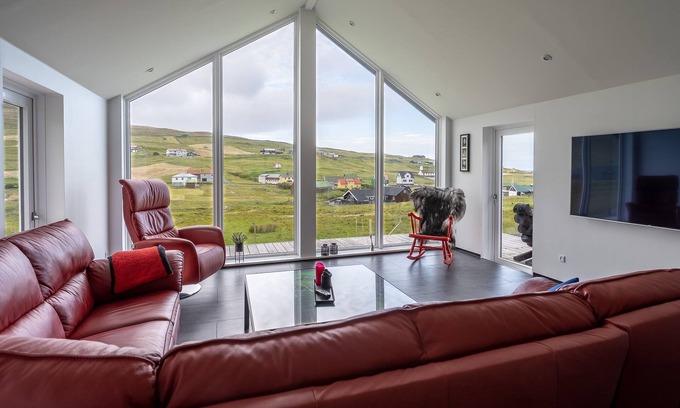 Skalavik House | Luxurious Cabin | 3 Br | Scenic Village